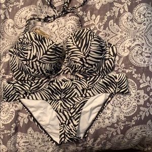 Victoria secret 38D, Large bikini